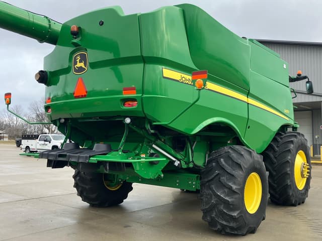 Image of John Deere S670 equipment image 4