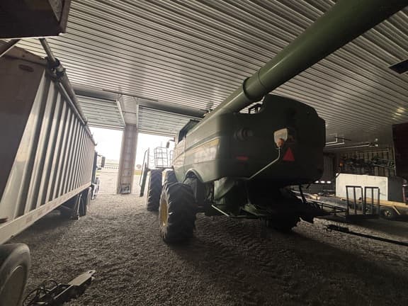 Image of John Deere S670 equipment image 4