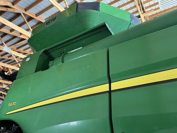 Image of John Deere S670 equipment image 4