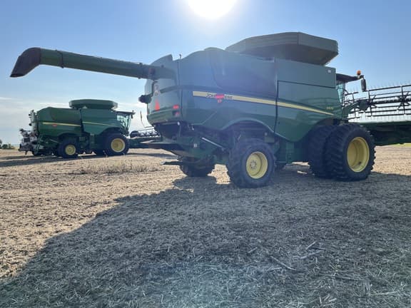 Image of John Deere S670 equipment image 2