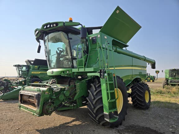 Image of John Deere S670 equipment image 2