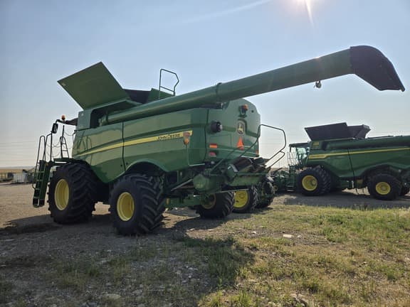 Image of John Deere S670 equipment image 4