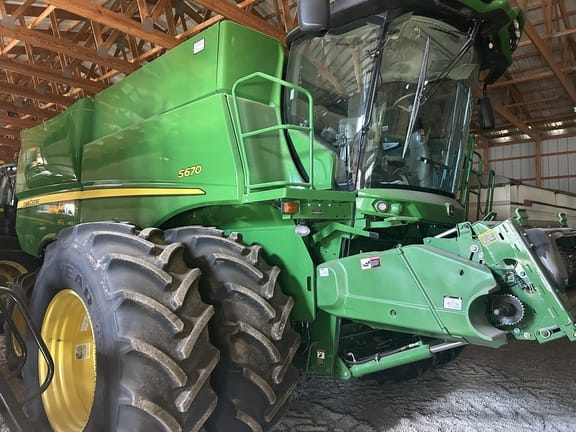 2013 John Deere S670 Equipment Image0