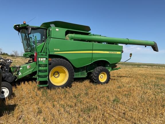 Image of John Deere S670 equipment image 1