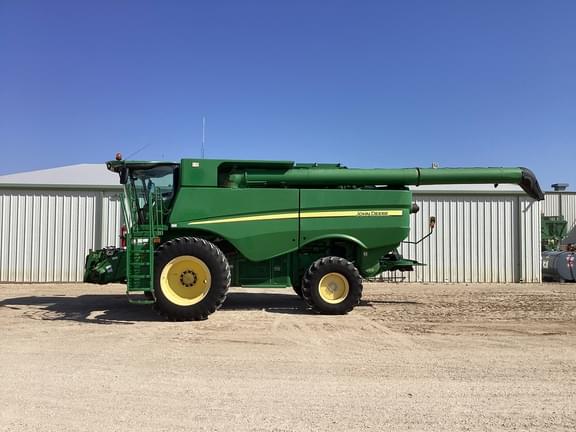 Image of John Deere S670 Primary image