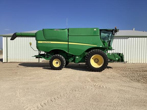 Image of John Deere S670 equipment image 2