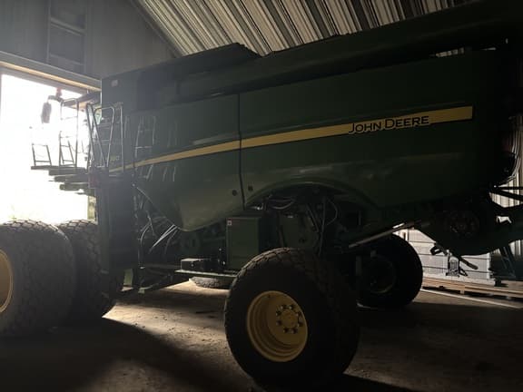 Image of John Deere S680 equipment image 1