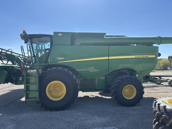 Image of John Deere S680 Primary image
