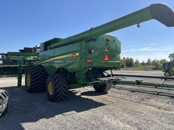 Image of John Deere S680 equipment image 2