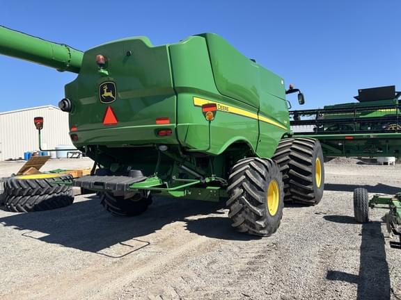 Image of John Deere S680 equipment image 3
