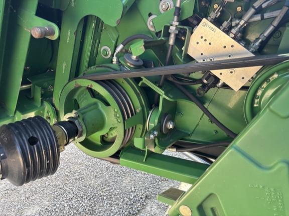 Image of John Deere S680 equipment image 4
