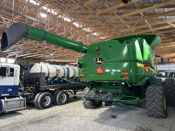 2013 John Deere S680 Equipment Image0