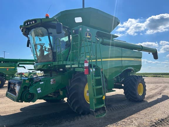 Image of John Deere S680 equipment image 1
