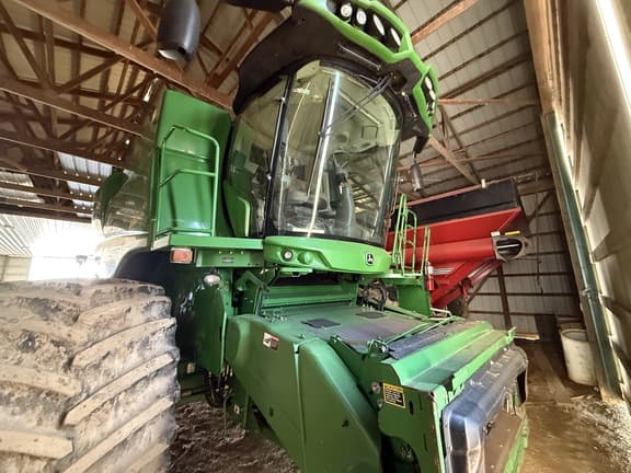 Image of John Deere S680 equipment image 2