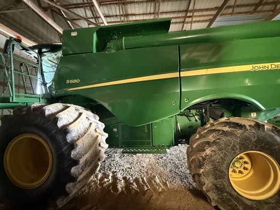 Image of John Deere S680 equipment image 4