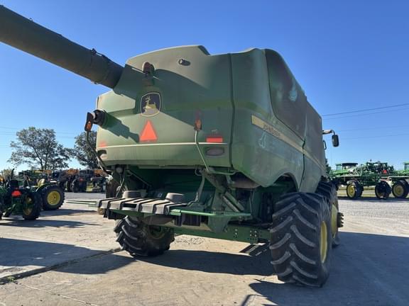 Image of John Deere S680 equipment image 1