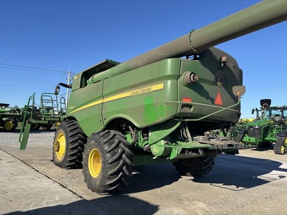 Image of John Deere S680 equipment image 2