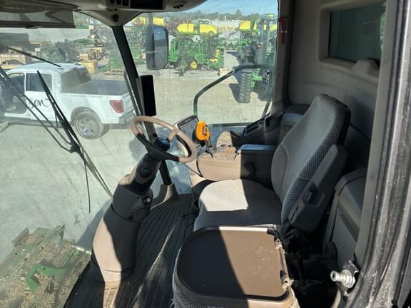 Image of John Deere S680 equipment image 4