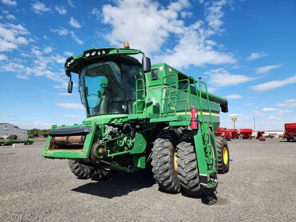 2013 John Deere S680 Equipment Image0