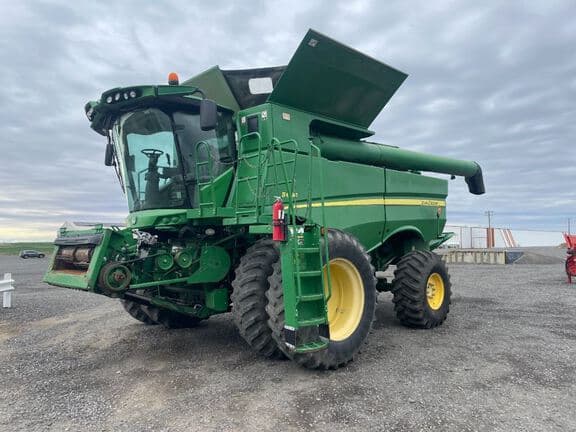 Image of John Deere S680 Primary image