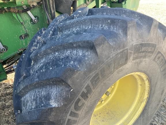 Image of John Deere S680 equipment image 4