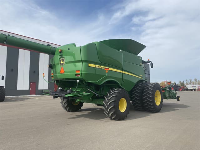 Image of John Deere S690 equipment image 2