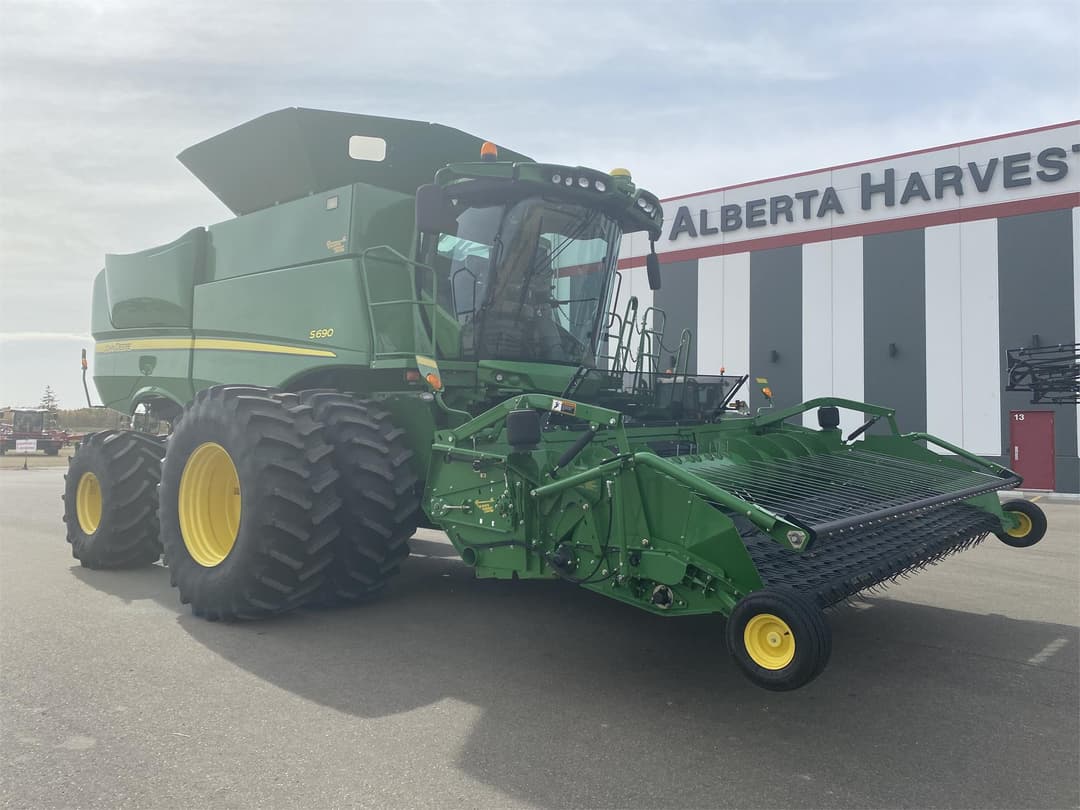 Image of John Deere S690 Primary image