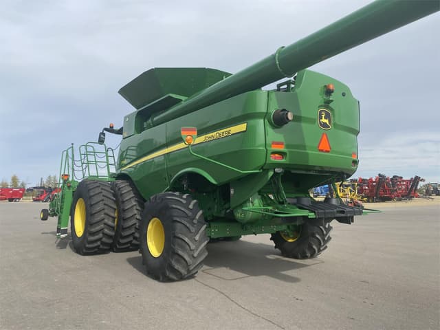 Image of John Deere S690 equipment image 4