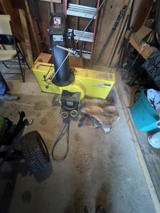 Image of John Deere X300 equipment image 2