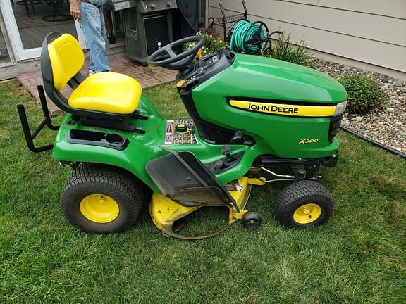 Image of John Deere X300 equipment image 3