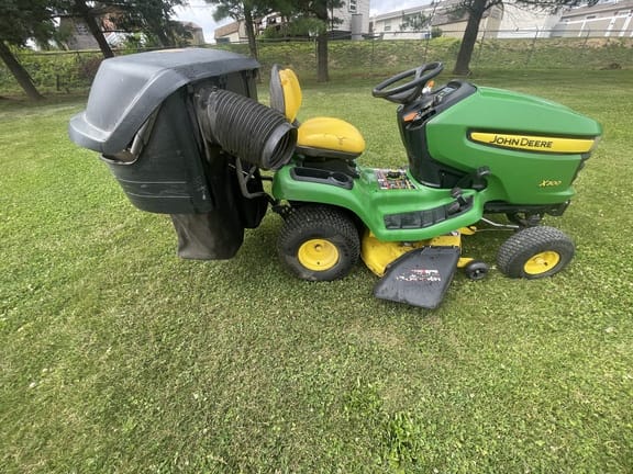 2013 John Deere X300 Equipment Image0