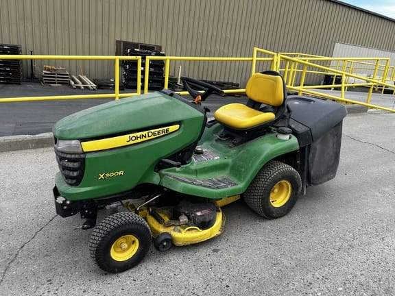 2013 John Deere X300R Equipment Image0