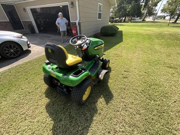 Image of John Deere X304 equipment image 1