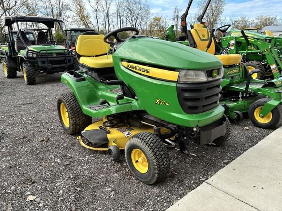 2013 John Deere X304 Equipment Image0