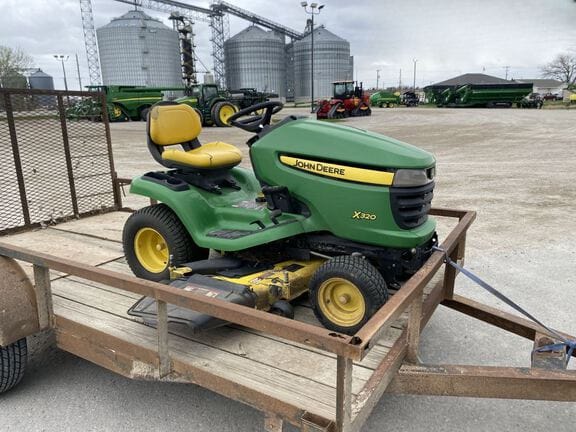 2013 John Deere X320 Equipment Image0