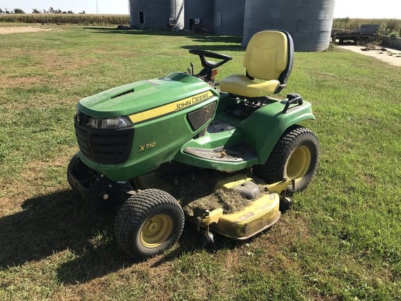 2013 John Deere X710 Equipment Image0