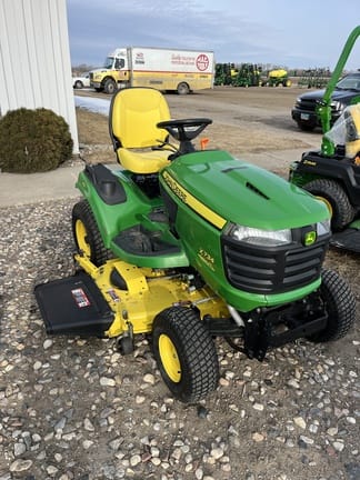 2013 John Deere X734 Equipment Image0