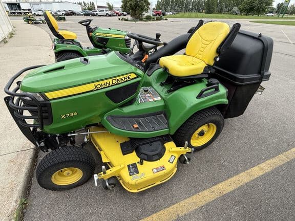 Image of John Deere X734 equipment image 1