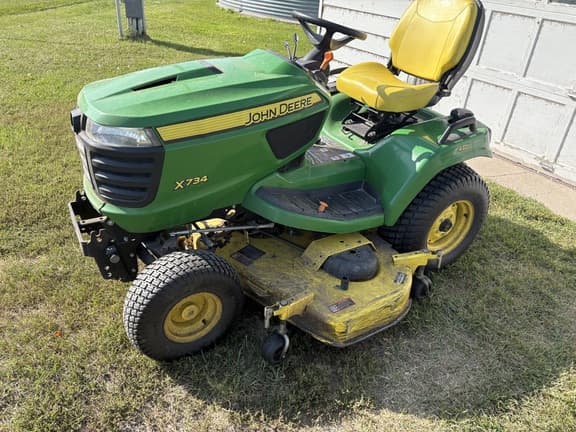 Image of John Deere X734 equipment image 1