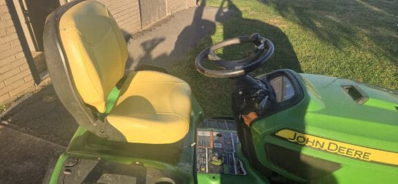 Image of John Deere X750 equipment image 1