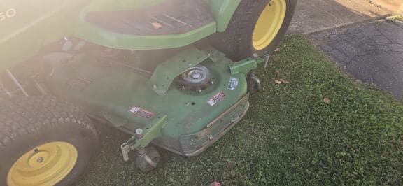 Image of John Deere X750 equipment image 3