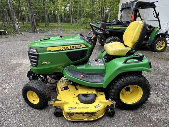 Image of John Deere X750 equipment image 3