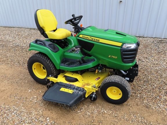 2013 John Deere X750 Equipment Image0