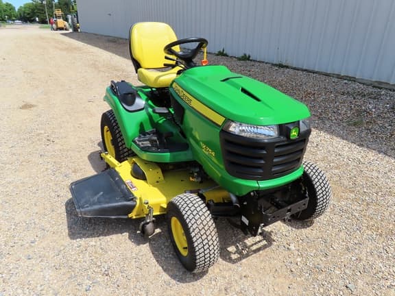 Image of John Deere X754 equipment image 1