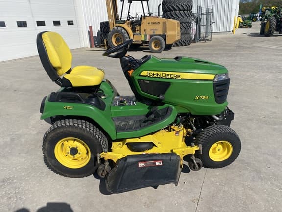 Image of John Deere X754 equipment image 1