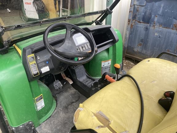 Image of John Deere Gator XUV 825i equipment image 1