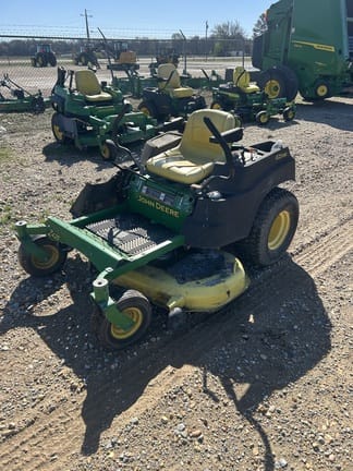 2013 John Deere Z425 Equipment Image0