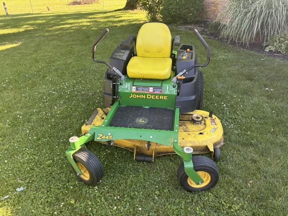 Image of John Deere Z445 equipment image 2