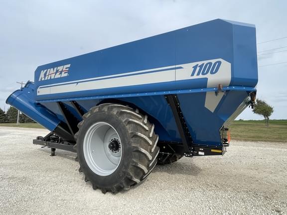 Image of Kinze 1100 equipment image 4