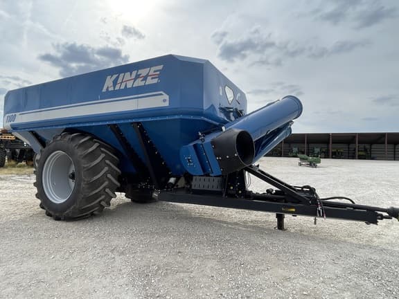 Image of Kinze 1100 equipment image 2